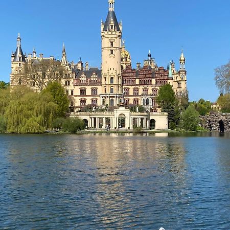 Stilvolle Ferienwohnung In Der Naehe Von Schwerin Dummer Exterior foto