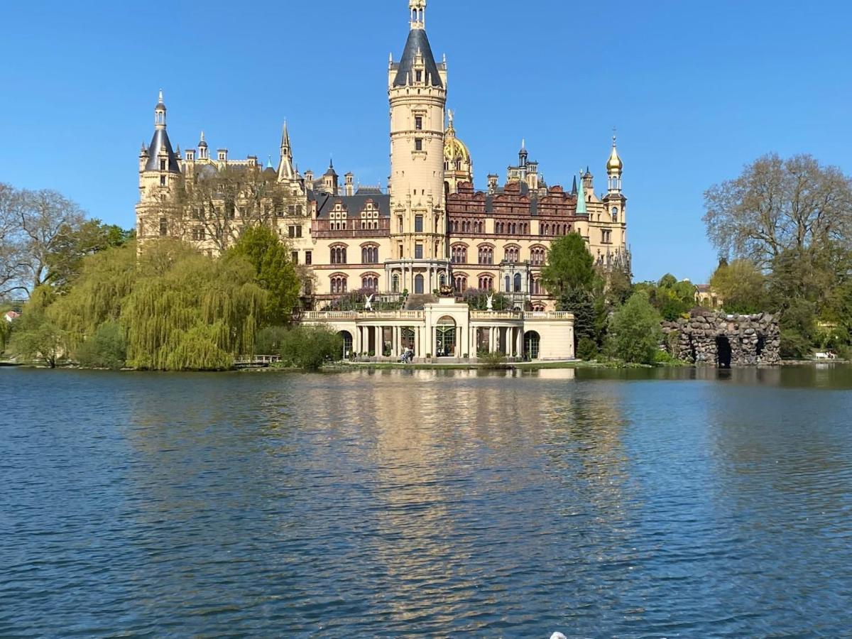 Stilvolle Ferienwohnung In Der Naehe Von Schwerin Dummer Exterior foto